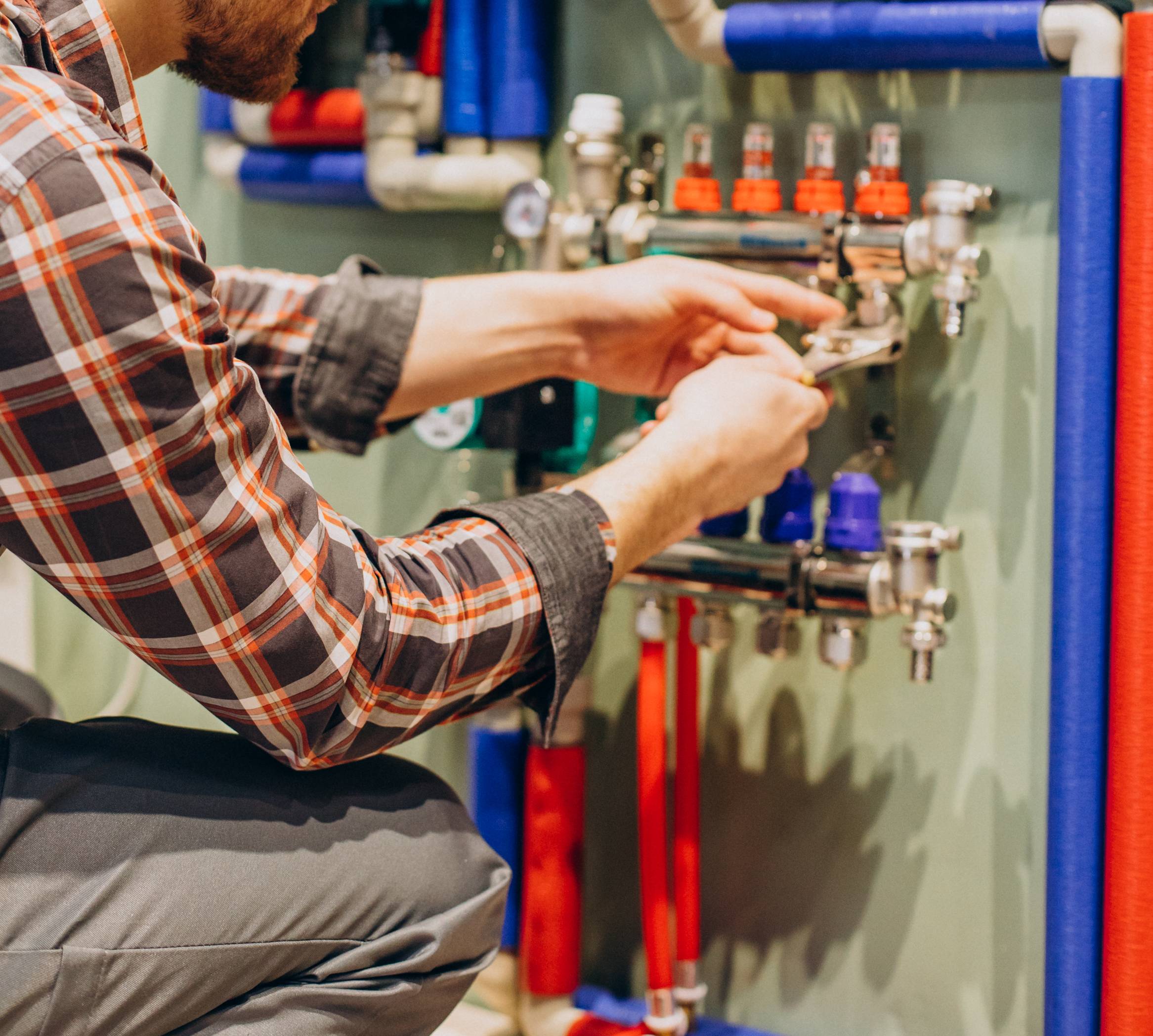 Spadek ciśnienia w instalacji CO w układzie zamkniętym – przyczyny i skutki