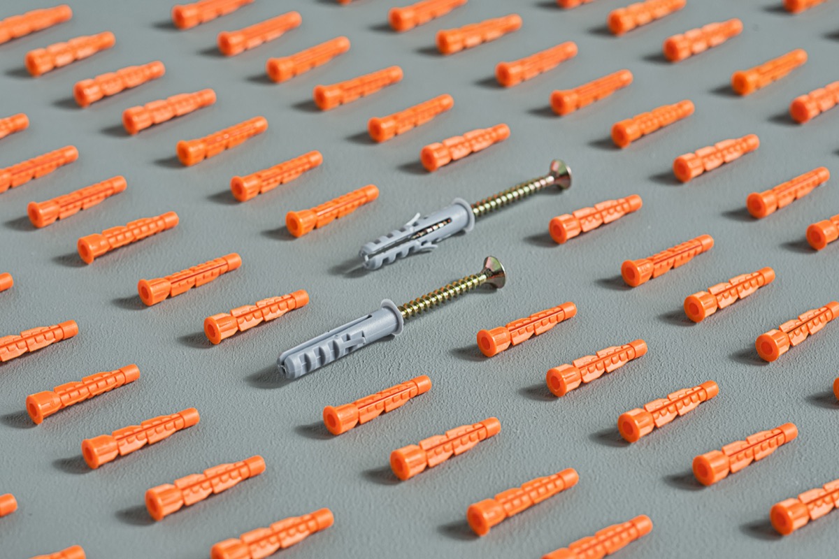 Jakie kołki do profili UD 30 wybrać? Przewodnik montażowy