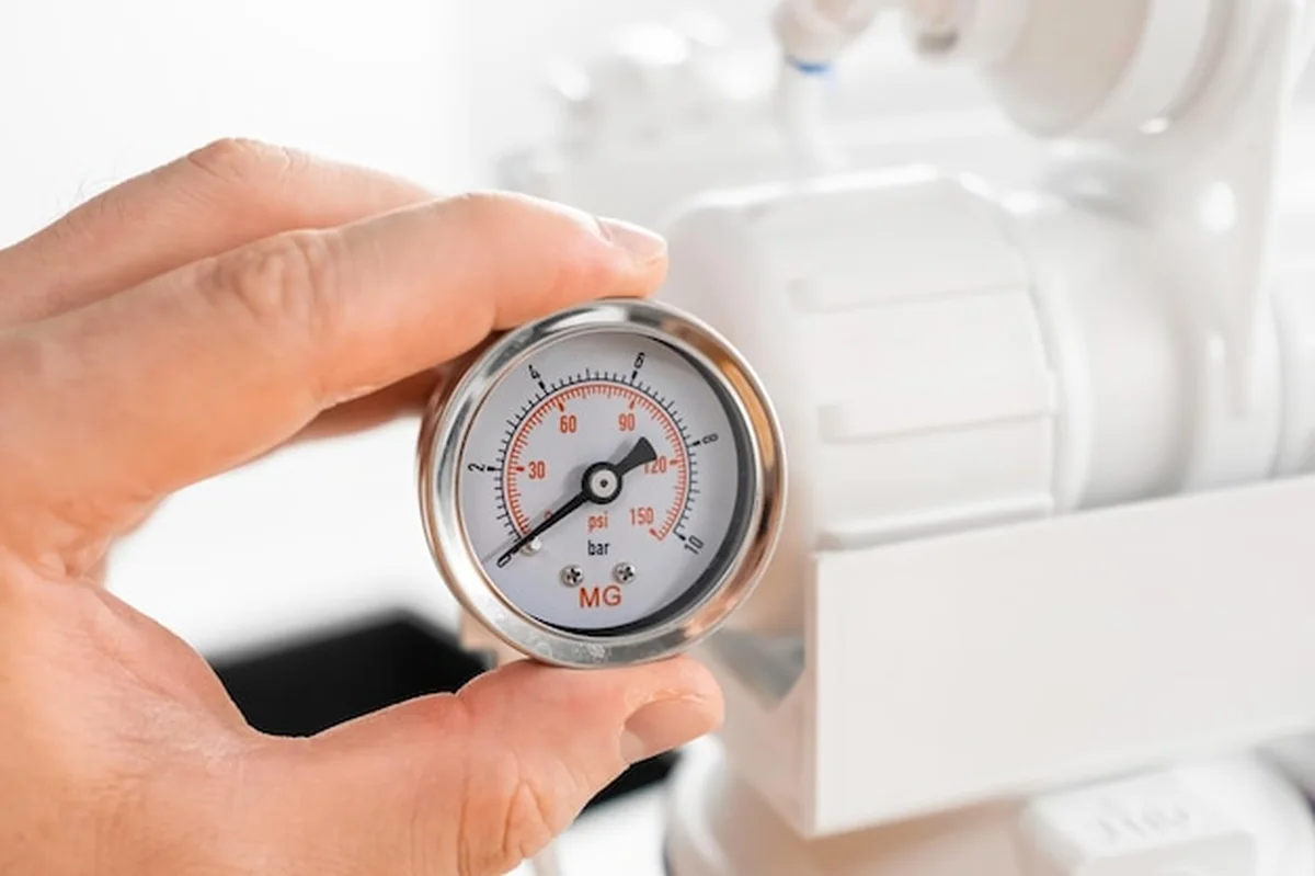 Miernik ciśnienia w systemie odwrotnej osmozy