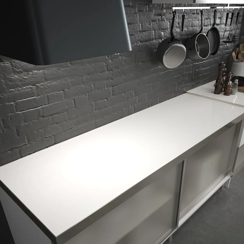 Jak okleić blat w kuchni? Czym go okleić? Porady DIY