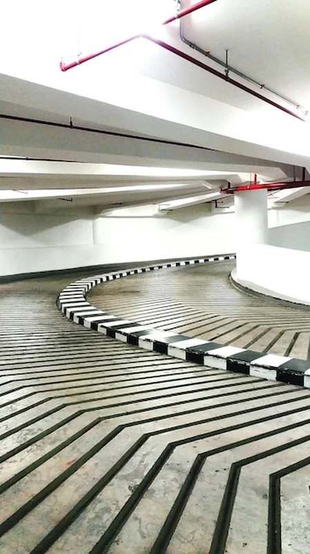 Kręta droga do garażu w piwnicy