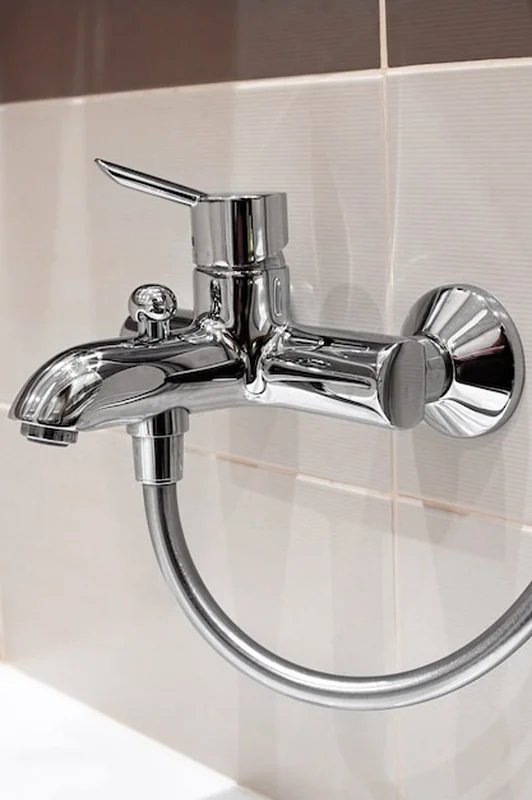 Nowoczesna designerska bateria i prysznic w łazience